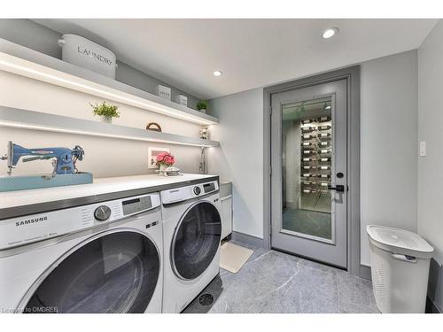 1617 Trotwood Avenue, Mississauga, ON - Indoor Photo Showing Laundry Room