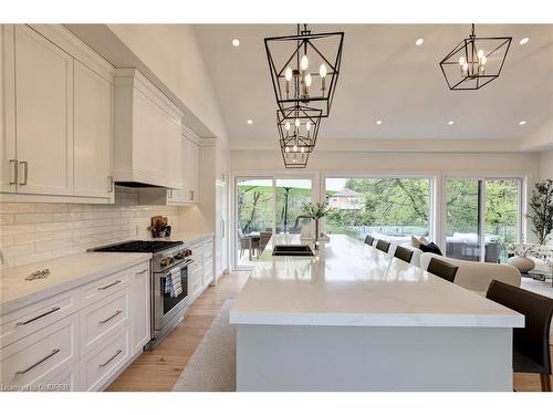 1195 Willowbrook Drive, Oakville, ON - Indoor Photo Showing Kitchen With Upgraded Kitchen