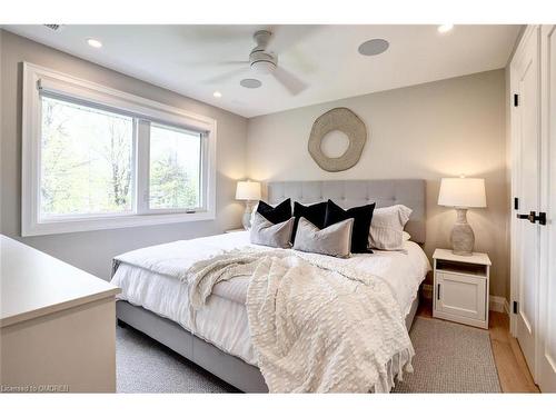 1195 Willowbrook Drive, Oakville, ON - Indoor Photo Showing Bedroom