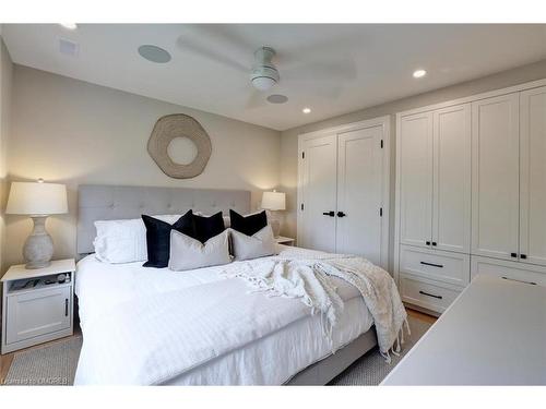 1195 Willowbrook Drive, Oakville, ON - Indoor Photo Showing Bedroom