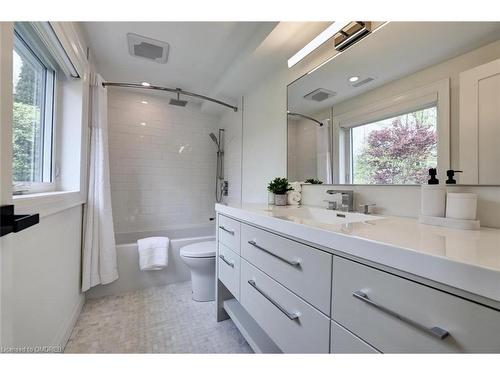 1195 Willowbrook Drive, Oakville, ON - Indoor Photo Showing Bathroom