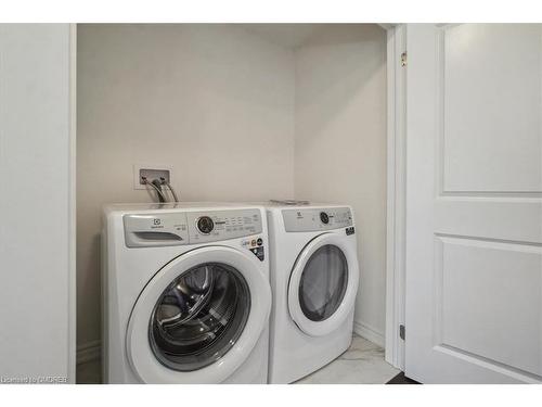 462 Celandine Terrace, Milton, ON - Indoor Photo Showing Laundry Room