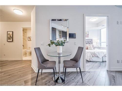 435-405 Dundas Street W, Oakville, ON - Indoor Photo Showing Dining Room