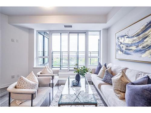 435-405 Dundas Street W, Oakville, ON - Indoor Photo Showing Living Room