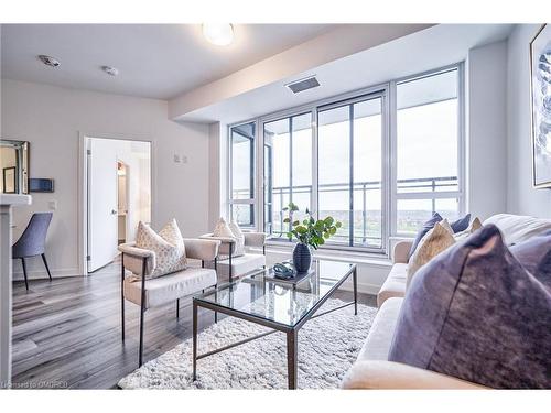 435-405 Dundas Street W, Oakville, ON - Indoor Photo Showing Living Room