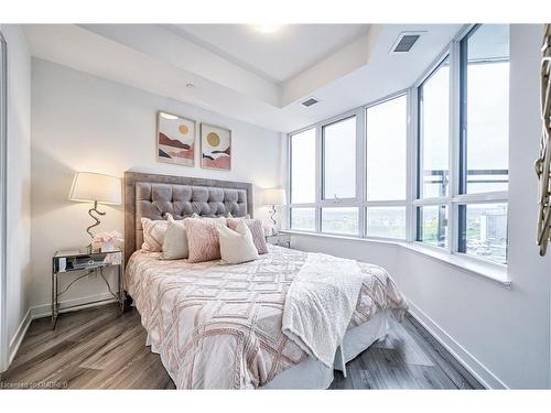 435-405 Dundas Street W, Oakville, ON - Indoor Photo Showing Bedroom