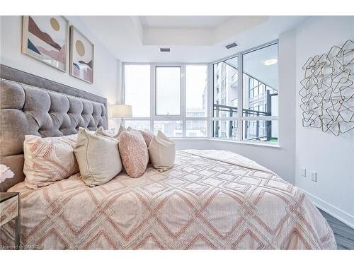 435-405 Dundas Street W, Oakville, ON - Indoor Photo Showing Bedroom