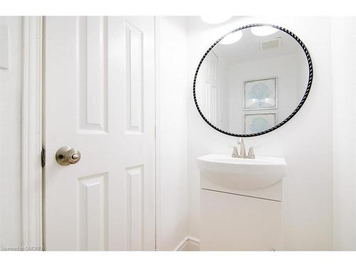 6-2160 Upper Middle Road, Burlington, ON - Indoor Photo Showing Bathroom
