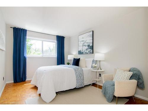 6-2160 Upper Middle Road, Burlington, ON - Indoor Photo Showing Bedroom