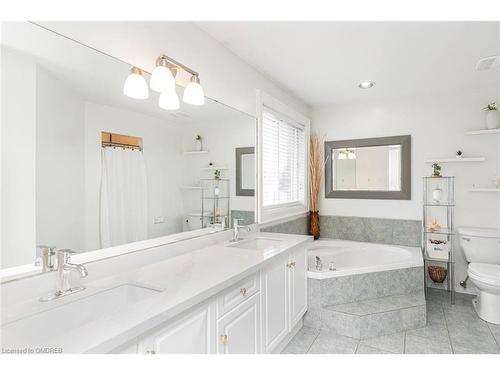 61 Lawnhurst Drive, Hamilton, ON - Indoor Photo Showing Bathroom