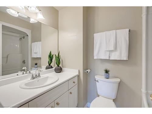 401-8 Main Street E, Dundas, ON - Indoor Photo Showing Bathroom