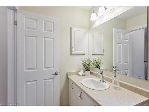 301 Sarah Cline Drive, Oakville, ON - Indoor Photo Showing Bathroom