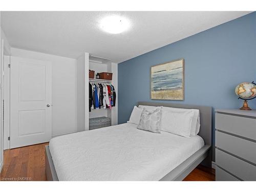 92-1542 Lancaster Drive, Oakville, ON - Indoor Photo Showing Bedroom