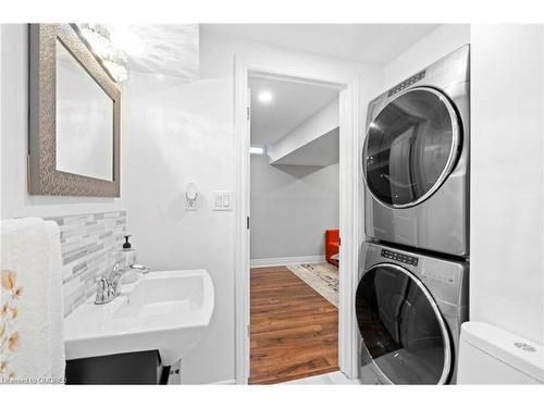 92-1542 Lancaster Drive, Oakville, ON - Indoor Photo Showing Laundry Room