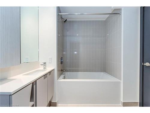 6010-3883 Quartz Road, Mississauga, ON - Indoor Photo Showing Bathroom