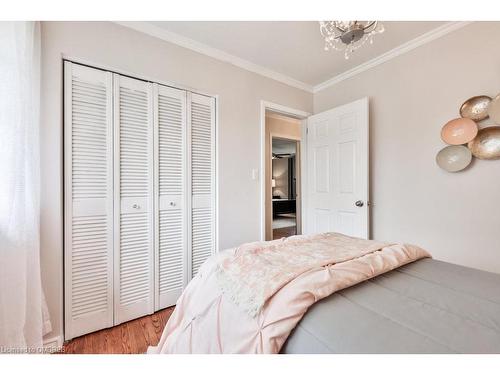 296 Lakeview Avenue, Burlington, ON - Indoor Photo Showing Bedroom