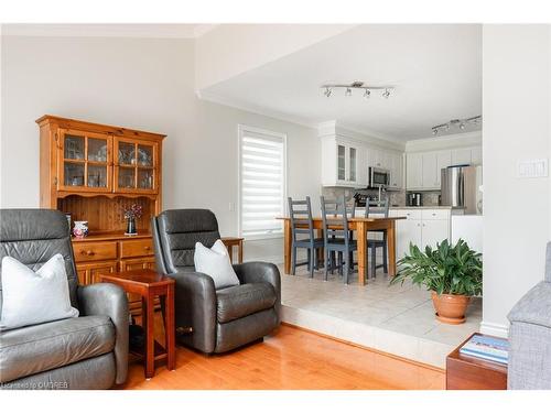 3923 Rushton Crescent, Mississauga, ON - Indoor Photo Showing Living Room
