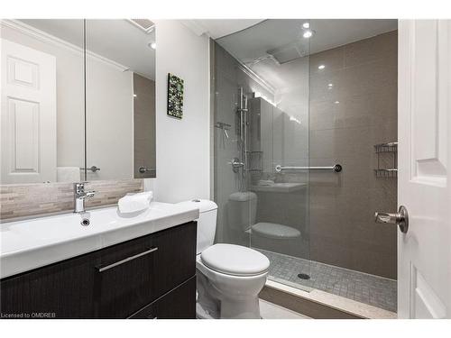 3923 Rushton Crescent, Mississauga, ON - Indoor Photo Showing Bathroom