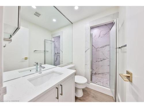 1805-5250 Lakeshore Road, Burlington, ON - Indoor Photo Showing Bathroom