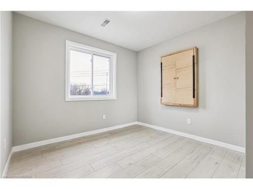 21 Philip Street, St. Catharines, ON - Indoor Photo Showing Other Room
