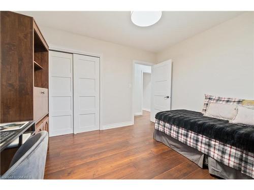 433 Murray Street, Grimsby, ON - Indoor Photo Showing Bedroom