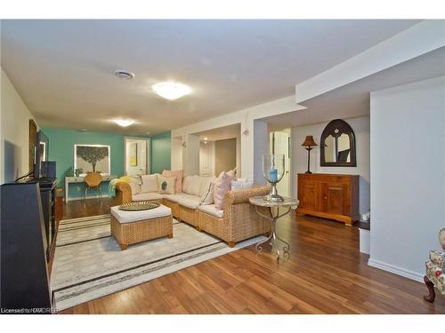 3 Dunraven Avenue, St. Catharines, ON - Indoor Photo Showing Living Room