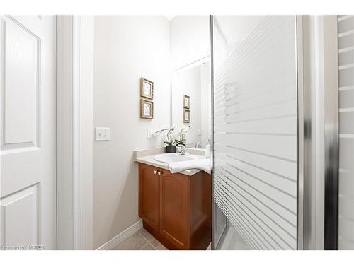 55 Mckibbon Avenue, Hamilton, ON - Indoor Photo Showing Bathroom