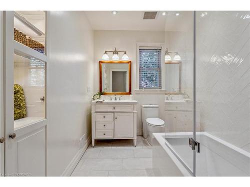 944 North Shore Boulevard W, Burlington, ON - Indoor Photo Showing Bathroom