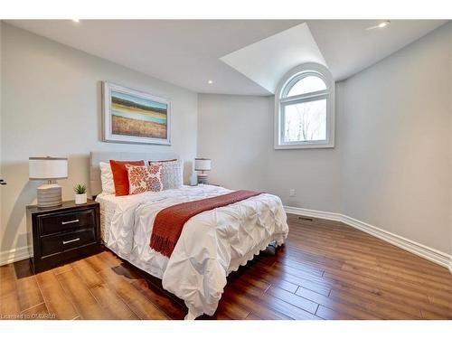 4169 Lakeshore Road, Burlington, ON - Indoor Photo Showing Bedroom