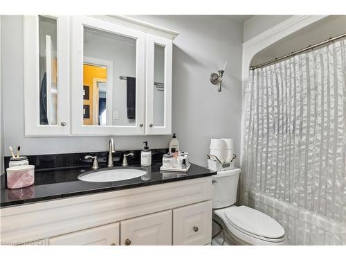 203 Commercial Street, Welland, ON - Indoor Photo Showing Bathroom