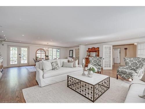 2241 Chancery Lane W, Oakville, ON - Indoor Photo Showing Living Room