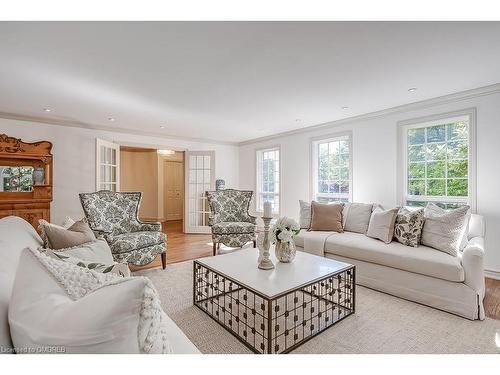 2241 Chancery Lane W, Oakville, ON - Indoor Photo Showing Living Room