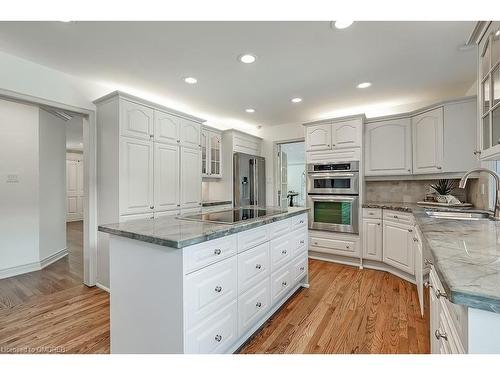 2241 Chancery Lane W, Oakville, ON - Indoor Photo Showing Kitchen With Upgraded Kitchen