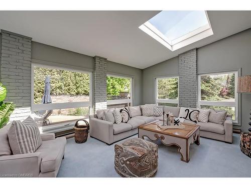 2241 Chancery Lane W, Oakville, ON - Indoor Photo Showing Living Room