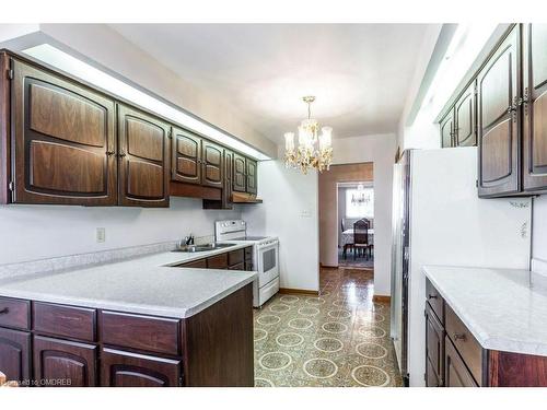 2485 Privet Crescent, Mississauga, ON - Indoor Photo Showing Kitchen With Double Sink