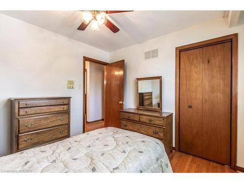 2485 Privet Crescent, Mississauga, ON - Indoor Photo Showing Bedroom