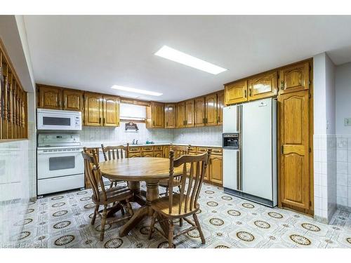 2485 Privet Crescent, Mississauga, ON - Indoor Photo Showing Kitchen