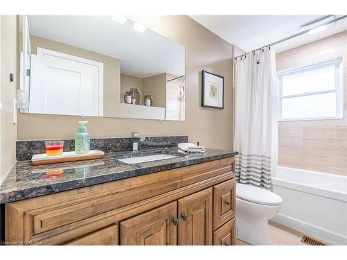 587 Wilene Drive, Burlington, ON - Indoor Photo Showing Bathroom