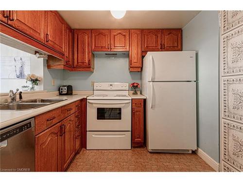 506-430 Pearl Street, Burlington, ON - Indoor Photo Showing Kitchen With Double Sink