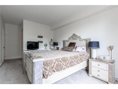 506-430 Pearl Street, Burlington, ON - Indoor Photo Showing Bedroom