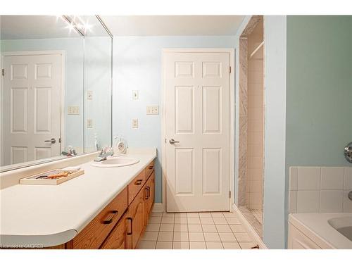 506-430 Pearl Street, Burlington, ON - Indoor Photo Showing Bathroom
