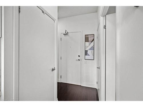 604-25 Carlton Street, Toronto, ON - Indoor Photo Showing Other Room