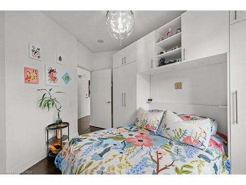 604-25 Carlton Street, Toronto, ON - Indoor Photo Showing Bedroom