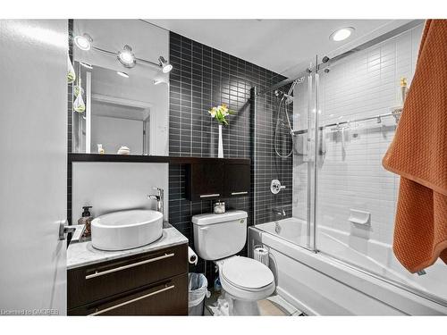 604-25 Carlton Street, Toronto, ON - Indoor Photo Showing Bathroom