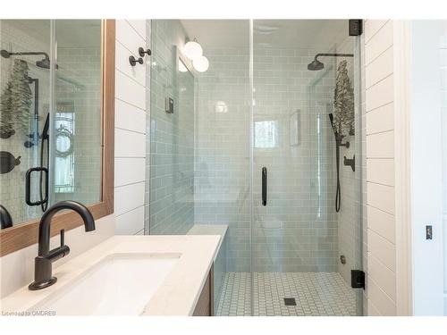 2236 Mount Forest Drive, Burlington, ON - Indoor Photo Showing Bathroom