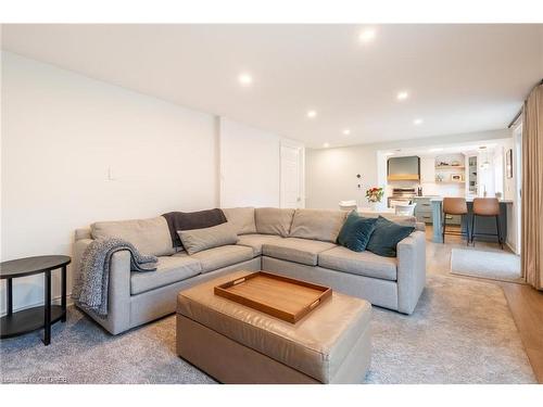 2236 Mount Forest Drive, Burlington, ON - Indoor Photo Showing Living Room