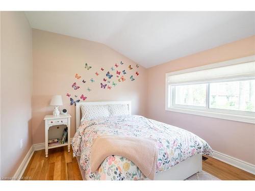 2236 Mount Forest Drive, Burlington, ON - Indoor Photo Showing Bedroom
