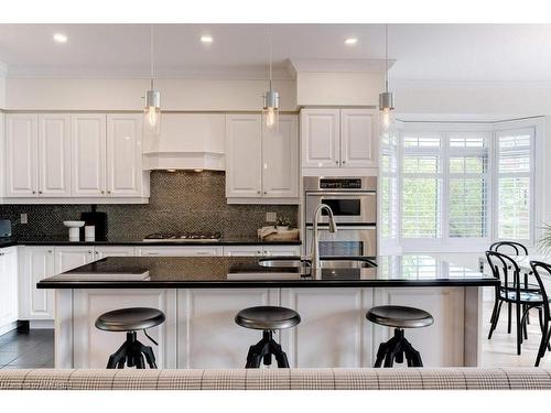 402 Martha Street, Burlington, ON - Indoor Photo Showing Kitchen With Upgraded Kitchen
