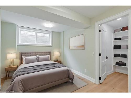 2435 Applewood Drive, Oakville, ON - Indoor Photo Showing Bedroom