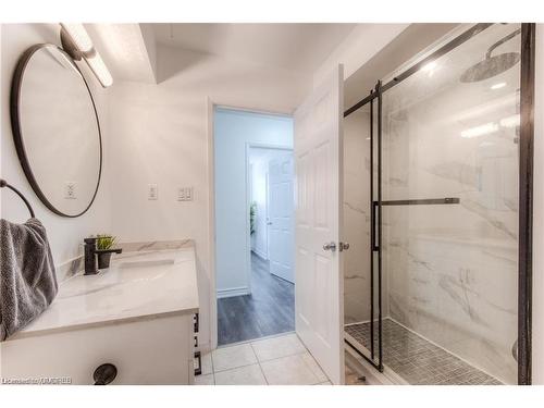 D25-12 Holborn Drive, Kitchener, ON - Indoor Photo Showing Bathroom